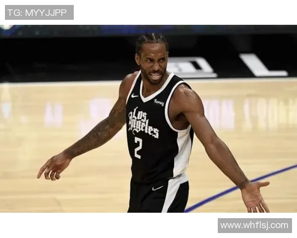 东契奇精准突破助攻里夫斯三分球如虹直入篮筐