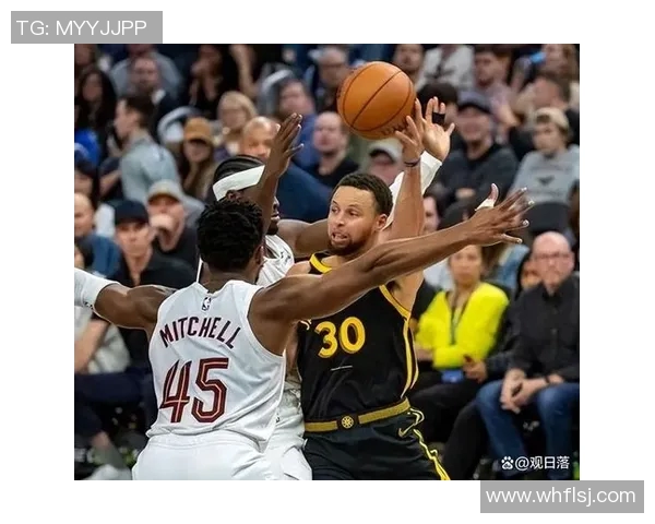 亚历山大脑后传球 哈滕跟进双手暴扣