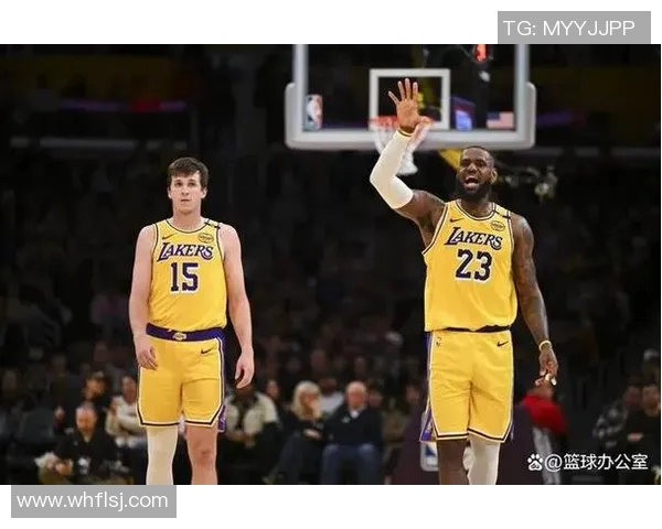 里夫斯顺下抛投打成2+1 湖人扩大领先优势